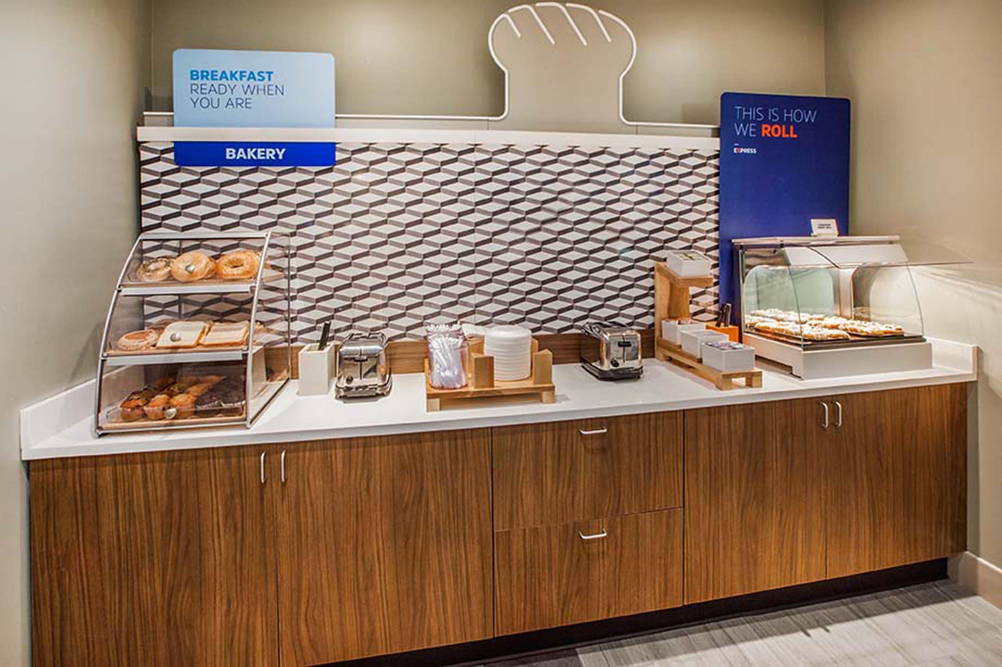 Holiday Inn Express Hotel & Suites Bloomington-Normal University Area By Ihg Extérieur photo